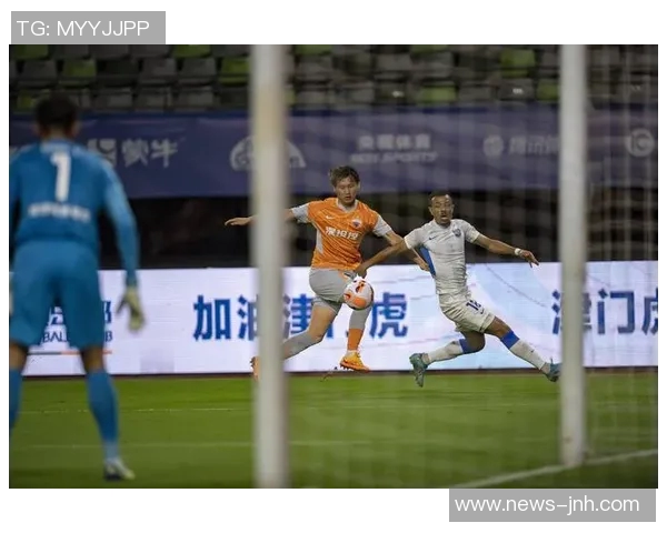 实时新闻深圳足球队进攻战术解析与球队风格深度剖析